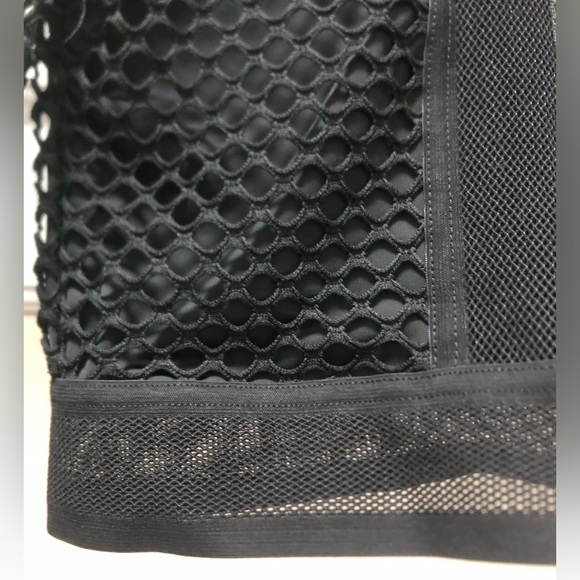 Mesh crop top - Picture 8 of 11